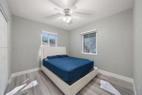 House in North Miami, Florida 2 bedrooms, 102.19 sq.m. № 1944227 - photo 17