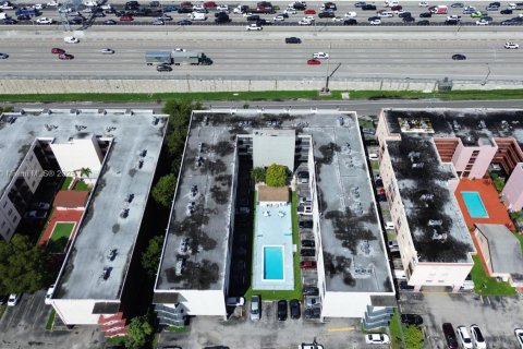 Condominio en venta en Hialeah, Florida, 2 dormitorios, 83.61 m2 № 1932586 - foto 18