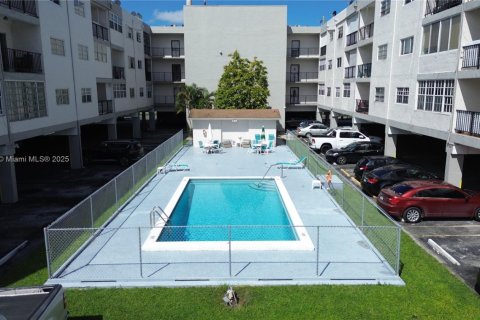 Купить кондоминиум в Хайалиа, Флорида 2 спальни, 83.61м2, № 1932586 - фото 1