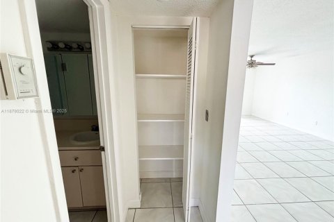 Купить кондоминиум в Хайалиа, Флорида 2 спальни, 83.61м2, № 1932586 - фото 9