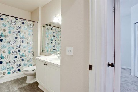 Copropriété à louer à Sarasota, Floride: 3 chambres, 127.83 m2 № 2415147 - photo 11