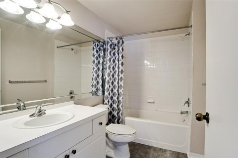 Copropriété à louer à Sarasota, Floride: 3 chambres, 127.83 m2 № 2415147 - photo 8