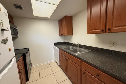 Condo in Tampa, Florida, 2 bedrooms № 2104979 - photo 8