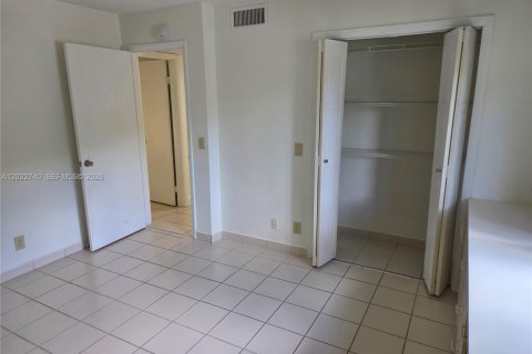 Снять в аренду кондоминиум в Уэстон, Флорида 2 спальни, 114.36м2, № 2087212 - фото 18