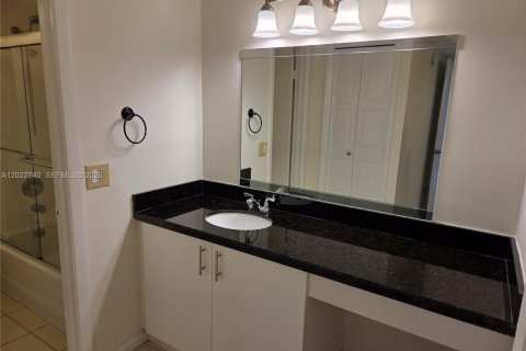 Снять в аренду кондоминиум в Уэстон, Флорида 2 спальни, 114.36м2, № 2087212 - фото 6