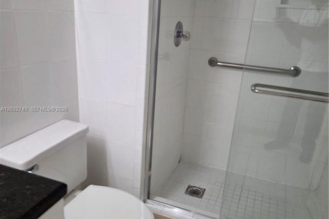 Снять в аренду кондоминиум в Уэстон, Флорида 2 спальни, 114.36м2, № 2087212 - фото 15