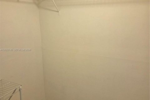 Снять в аренду кондоминиум в Уэстон, Флорида 2 спальни, 114.36м2, № 2087212 - фото 5