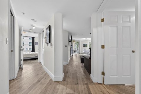 Condo in Fort Lauderdale, Florida, 2 bedrooms  № 2240937 - photo 12