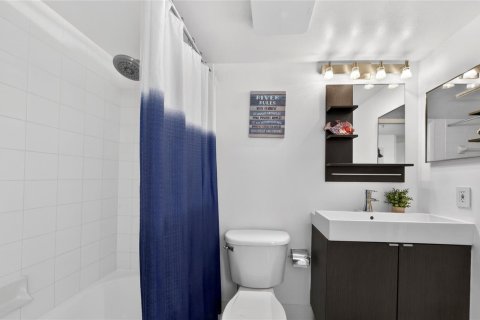 Condo in Fort Lauderdale, Florida, 2 bedrooms  № 2240937 - photo 15