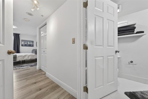 Condo in Fort Lauderdale, Florida, 2 bedrooms  № 2240937 - photo 17