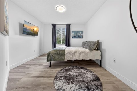 Condo in Fort Lauderdale, Florida, 2 bedrooms  № 2240937 - photo 18
