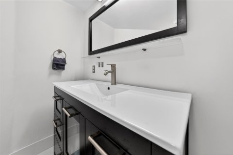 Condo in Fort Lauderdale, Florida, 2 bedrooms  № 2240937 - photo 16