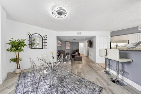 Condo in Fort Lauderdale, Florida, 2 bedrooms  № 2240937 - photo 3
