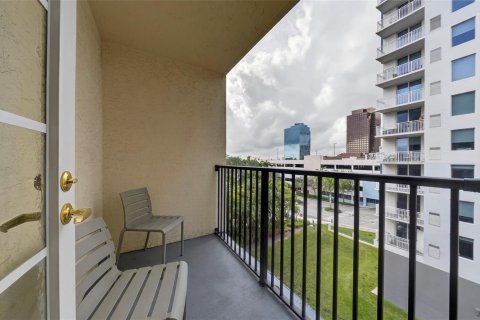 Condo in Fort Lauderdale, Florida, 2 bedrooms  № 2240937 - photo 23