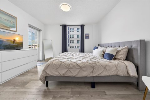 Condo in Fort Lauderdale, Florida, 2 bedrooms  № 2240937 - photo 13