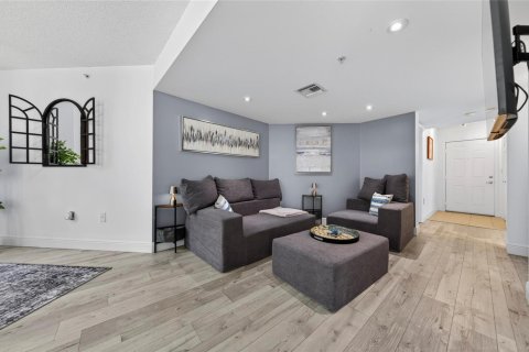 Condo in Fort Lauderdale, Florida, 2 bedrooms  № 2240937 - photo 6