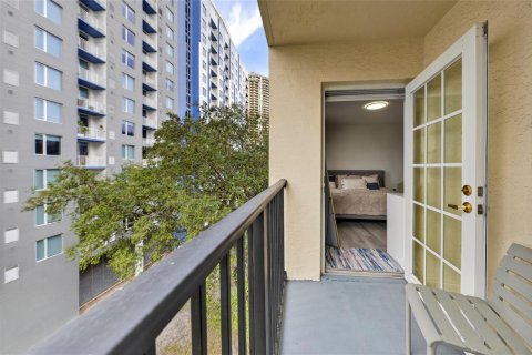 Condo in Fort Lauderdale, Florida, 2 bedrooms  № 2240937 - photo 24