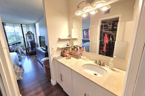 Condo in Davie, Florida, 2 bedrooms  № 1991248 - photo 14