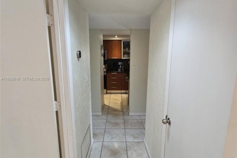 Condo in Davie, Florida, 2 bedrooms  № 1991248 - photo 18