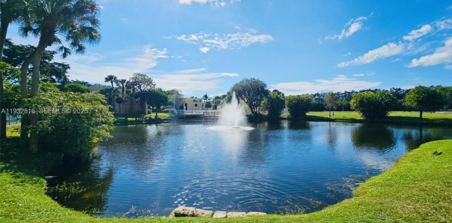 Condo in Davie, Florida, 2 bedrooms  № 1991248