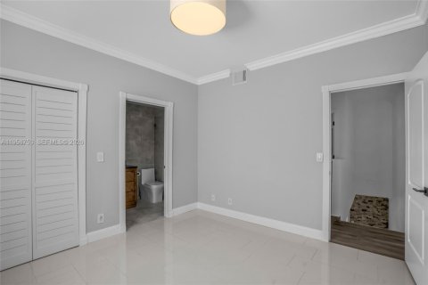 Townhouse in Weston, Florida 2 bedrooms, 105.07 sq.m. № 2017774 - photo 15