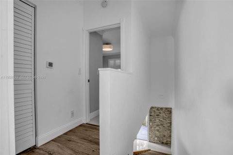 Townhouse in Weston, Florida 2 bedrooms, 105.07 sq.m. № 2017774 - photo 12