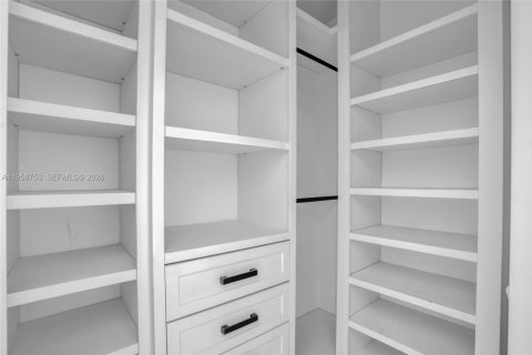 Townhouse in Weston, Florida 2 bedrooms, 105.07 sq.m. № 2017774 - photo 21