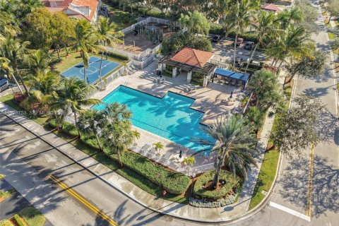 Townhouse in Weston, Florida 2 bedrooms, 105.07 sq.m. № 2017774 - photo 27