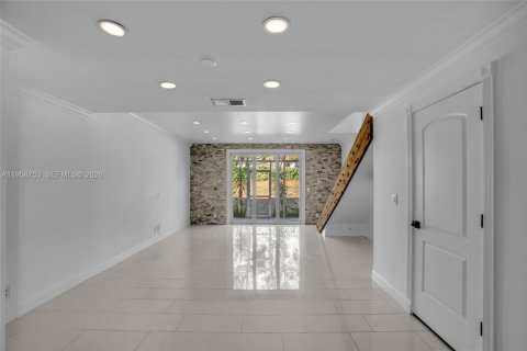 Townhouse in Weston, Florida 2 bedrooms, 105.07 sq.m. № 2017774 - photo 8