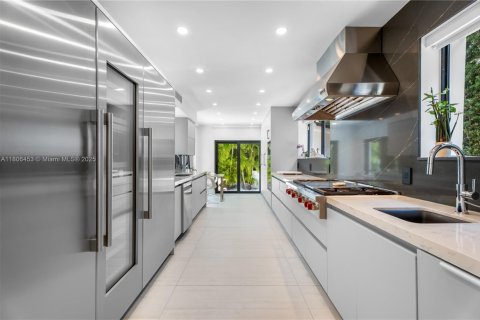 Casa en venta en Miami Beach, Florida, 4 dormitorios, 292.92 m2 № 1755740 - foto 10