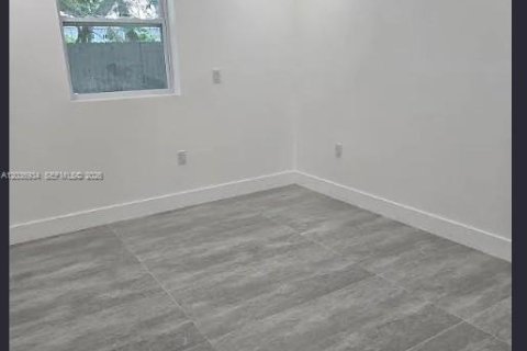 Townhouse in North Miami, Florida 3 bedrooms № 2153636 - photo 12