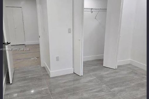 Townhouse in North Miami, Florida 3 bedrooms № 2153636 - photo 11