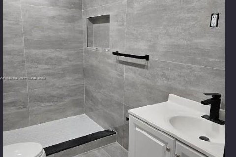 Townhouse in North Miami, Florida 3 bedrooms № 2153636 - photo 9