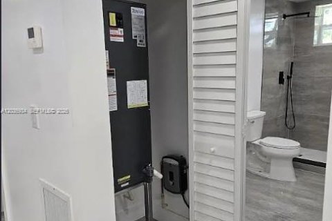 Townhouse in North Miami, Florida 3 bedrooms № 2153636 - photo 3