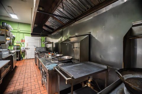 Propiedad comercial en venta en New Port Richey, Florida № 2125531 - foto 9