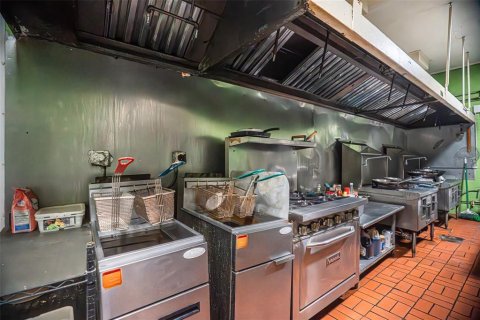 Propiedad comercial en venta en New Port Richey, Florida № 2125531 - foto 8
