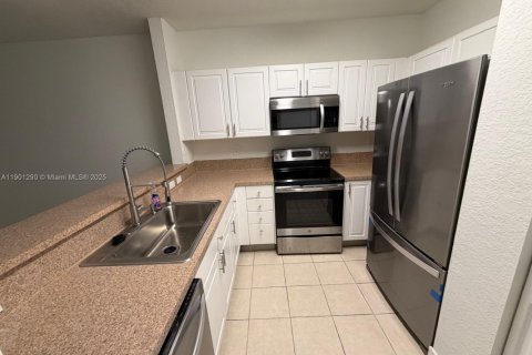 Снять в аренду кондоминиум в Хомстед, Флорида 3 спальни, 98.66м2, № 1952369 - фото 5