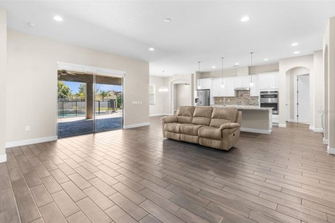 House in Spring Hill, Florida 4 bedrooms, 349.03 sq.m. № 1582487 - photo 7