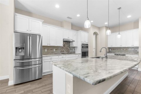 House in Spring Hill, Florida 4 bedrooms, 349.03 sq.m. № 1582487 - photo 13