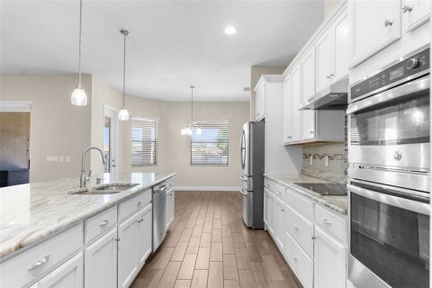 House in Spring Hill, Florida 4 bedrooms, 349.03 sq.m. № 1582487 - photo 11