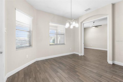 House in Spring Hill, Florida 4 bedrooms, 349.03 sq.m. № 1582487 - photo 14