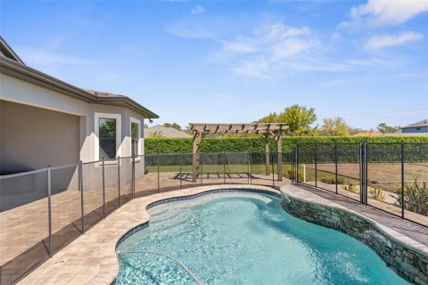 House in Spring Hill, Florida 4 bedrooms, 349.03 sq.m. № 1582487 - photo 6