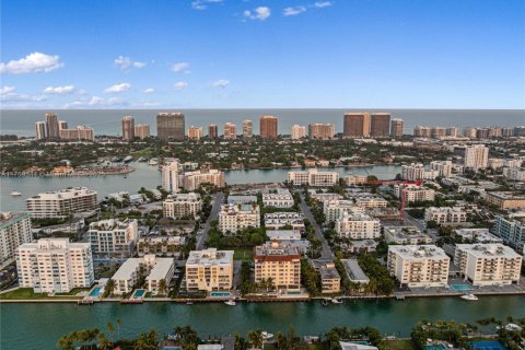 Condo in Bay Harbor Islands, Florida, 2 bedrooms  № 1715735 - photo 27