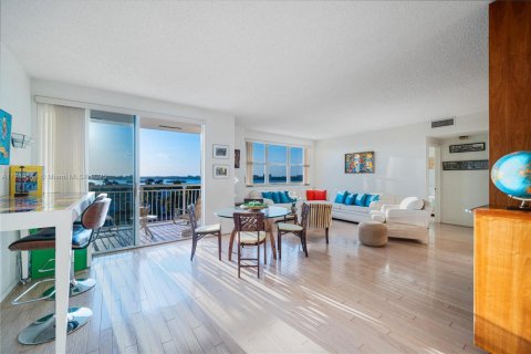 Condo in Bay Harbor Islands, Florida, 2 bedrooms  № 1715735 - photo 11