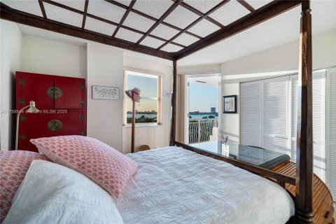 Condo in Bay Harbor Islands, Florida, 2 bedrooms  № 1715735 - photo 6