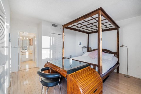 Condo in Bay Harbor Islands, Florida, 2 bedrooms  № 1715735 - photo 7
