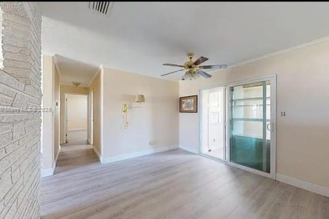 House in South Daytona, Florida 3 bedrooms, 140.93 sq.m. № 1868548 - photo 30