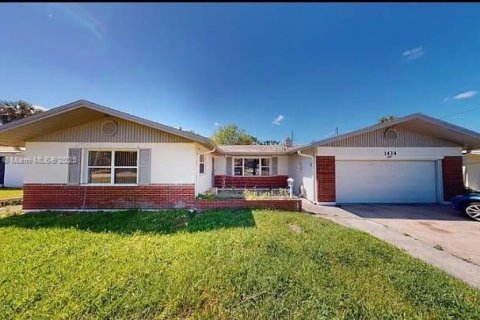 House in South Daytona, Florida 3 bedrooms, 140.93 sq.m. № 1868548 - photo 3