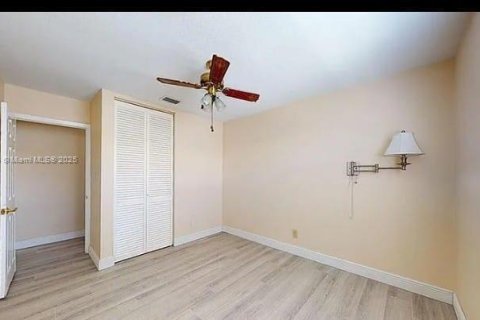 House in South Daytona, Florida 3 bedrooms, 140.93 sq.m. № 1868548 - photo 19