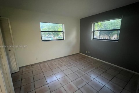 Снять в аренду кондоминиум в Корал-Спрингс, Флорида 2 спальни, 88.26м2, № 2004283 - фото 8